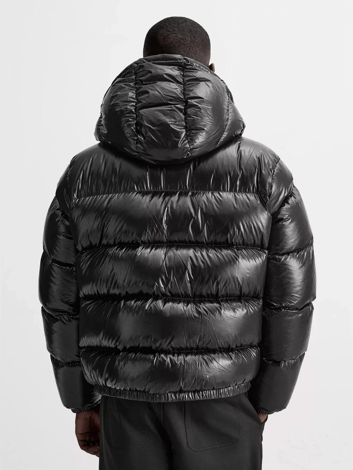 Schwarze Pufferjacke